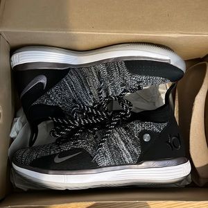 Brand new Nike Kevin Durant basketball sneakers, never worn